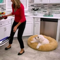 Peaceful Pooch L - Pluizig Hondenbed - 94cm Diameter - Opvouwbaar - In Verschillende Maten. Kattenbed - Wasbaar - Uitneembare Vulling - Ontspant Gewrichten En Spieren - Anti-slip Noppenbodem -Exporteren Alles Voor Honden Winkel 1200x1200 1297