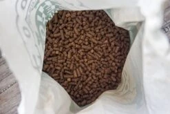 WOOOF Lam & Aardappel 18KG - Geperst 100% Graanvrij Hondenvoer - Geperste Graanvrije Hondenbrokken - 100% Hypoallergeen Hondenvoer -Exporteren Alles Voor Honden Winkel 1200x800 13