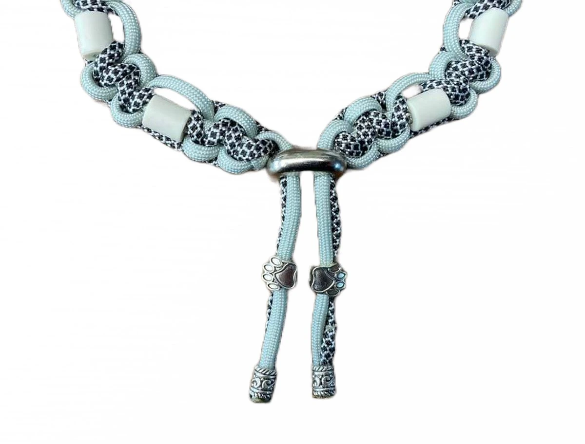 Anti-tekenband Amigo - Vlooienband - Voor Hond - Met 9 Stuks Originele EM Kralen Lichtgrijs - Maat M - Lengte Geknoopt Deel 30 Cm - Instelbaar Tot 40 Cm - Kleur Grijs Zwart Met Zilver 4 Anti-tekenband Amigo - Vlooienband - Voor Hond - Met 9 Stuks Originele EM Kralen Lichtgrijs - Maat M - Lengte Geknoopt Deel 30 Cm - Instelbaar Tot 40 Cm - Kleur Grijs Zwart Met Zilver - Afbeelding 2