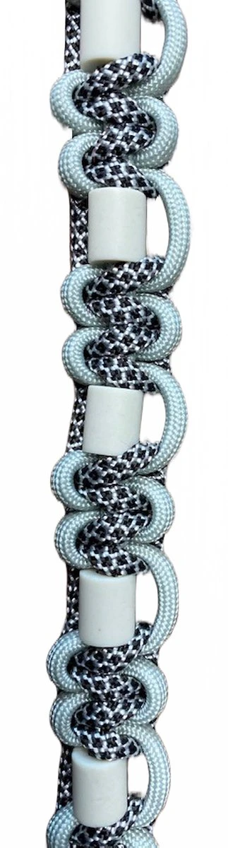 Anti-tekenband Amigo - Vlooienband - Voor Hond - Met 9 Stuks Originele EM Kralen Lichtgrijs - Maat M - Lengte Geknoopt Deel 30 Cm - Instelbaar Tot 40 Cm - Kleur Grijs Zwart Met Zilver 5 Anti-tekenband Amigo - Vlooienband - Voor Hond - Met 9 Stuks Originele EM Kralen Lichtgrijs - Maat M - Lengte Geknoopt Deel 30 Cm - Instelbaar Tot 40 Cm - Kleur Grijs Zwart Met Zilver - Afbeelding 3